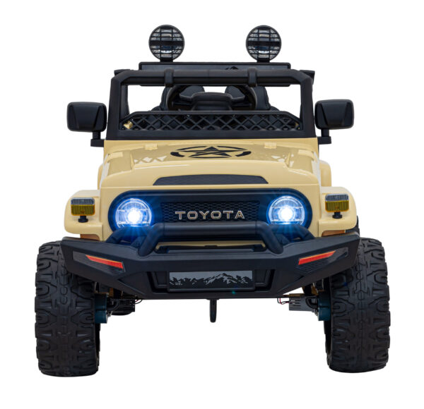 Naslovnica 41 Toyota FJ Cruiser bež
