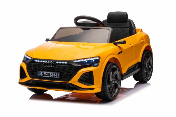 Audi SQ8 vozilo žute boje