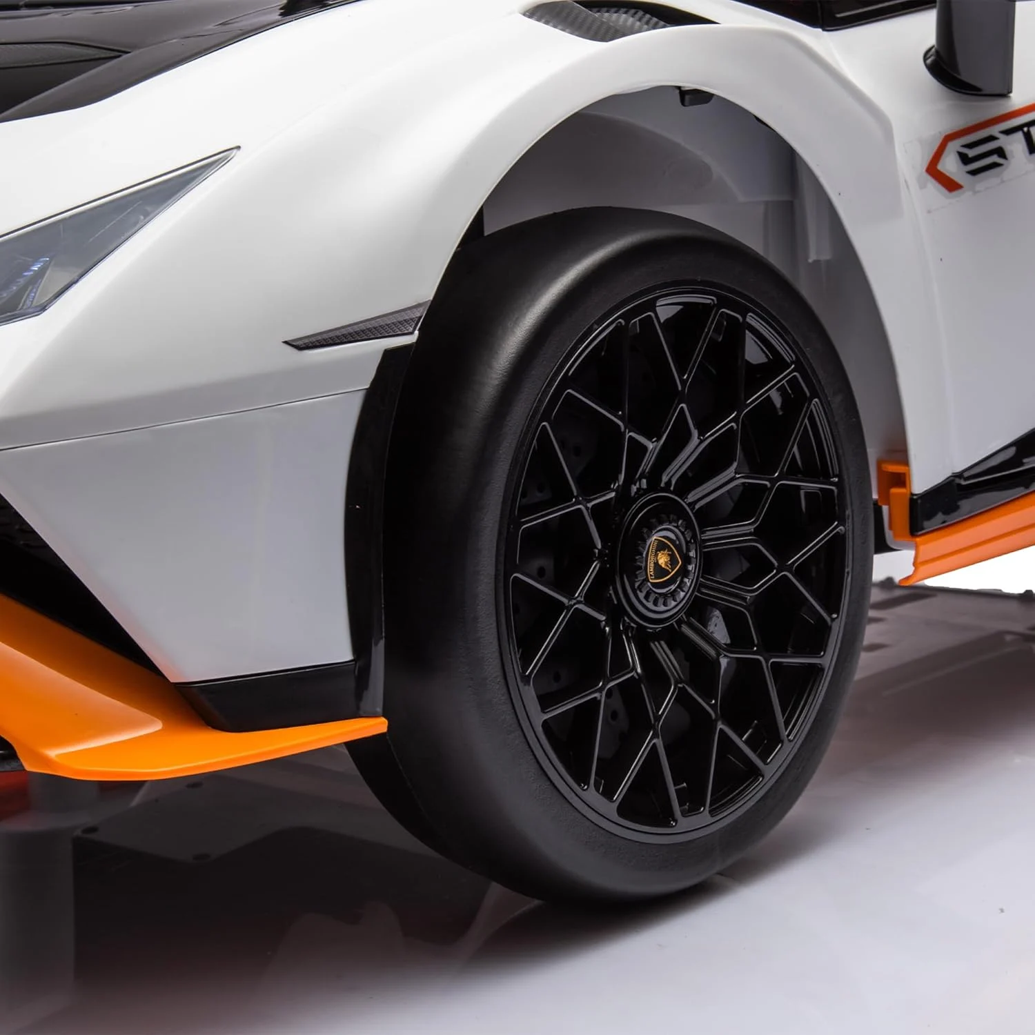 Lamborghini Huracan STO električni automobil za djecu, 12 V, 220 W, Drift način rada, premium značajke, bijela 2 Lamborghini Huracan STO električni automobil za djecu, 12 V, 220 W, Drift način rada, premium značajke, bijela - Slika 2
