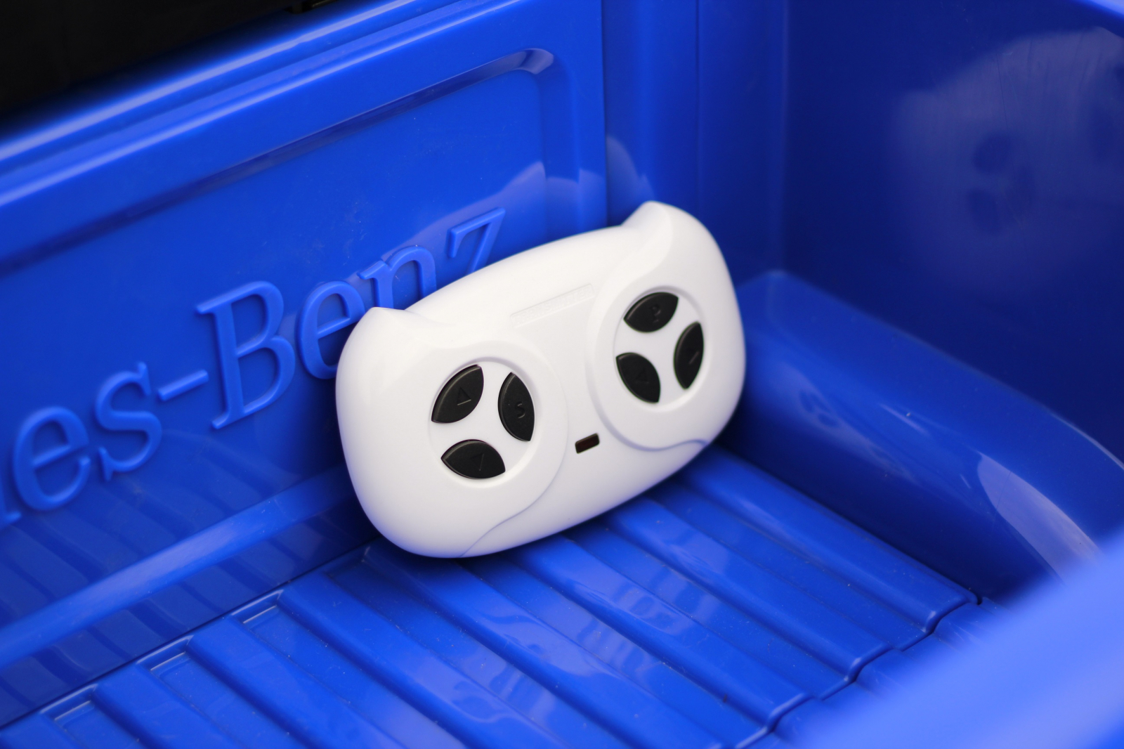 4x4 Mercedes X-klasa električni Ride On, 4X4, 180W, premium, plava boja 3 4x4 Mercedes X-klasa električni Ride On, 4X4, 180W, premium, plava boja - Slika 3